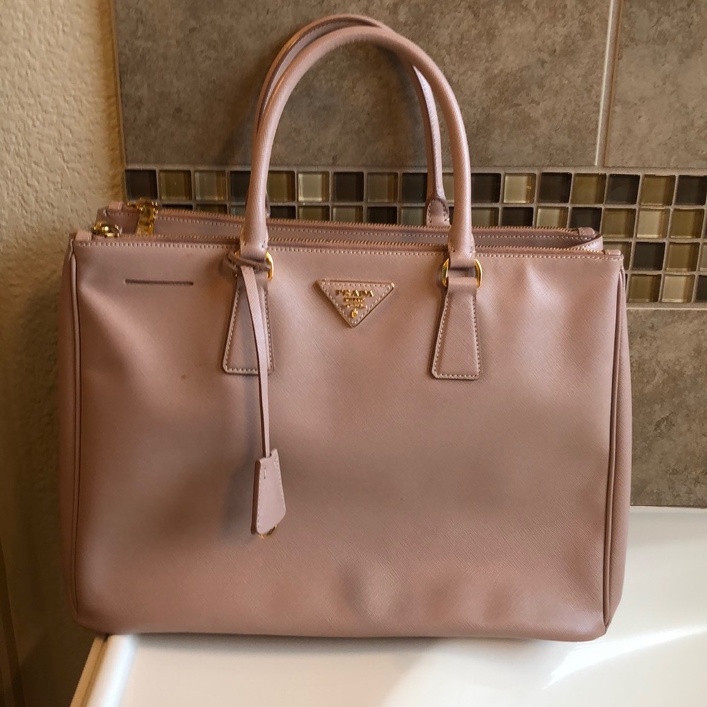 Prada medium size saffiano Lux